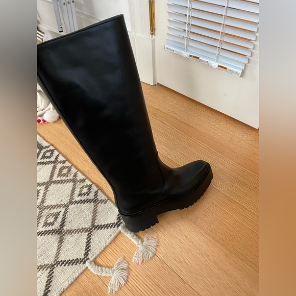 Unworn, still in box. Selling because too big and forgot to return - Picture 4 of 7